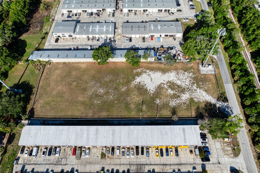 9400 Lazy Ln, Tampa, FL à vendre - Photo du bâtiment - Image 2 de 8