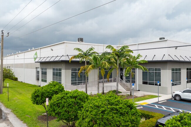 Plus de détails pour 9400 NW 104th St, Medley, FL - Industriel à louer
