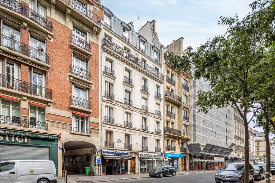 Retail in Paris for lease - Primary Photo - Image 1 of 4
