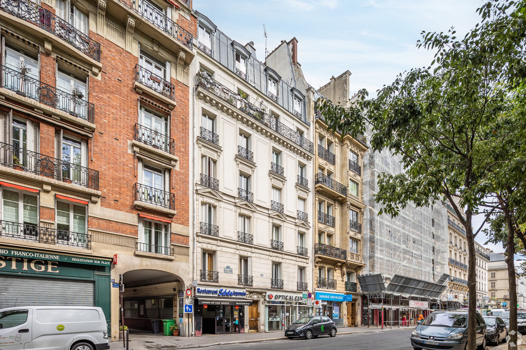 Retail in Paris for lease Primary Photo- Image 1 of 5