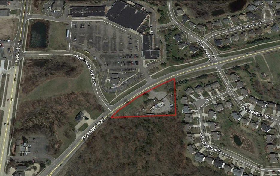 7791 Pontiac Trl, West Bloomfield, MI à vendre - Photo principale - Image 2 de 3