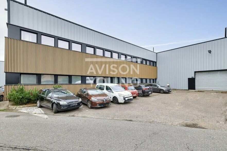 Flex in Villeneuve-la-Garenne for lease - Building Photo - Image 1 of 4