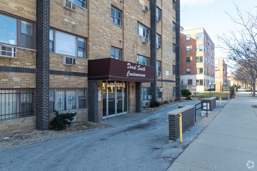 7854 S South Shore Dr, Chicago, IL for sale - Building Photo - Image 2 of 4
