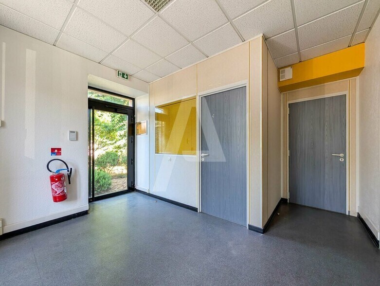 Avenue Des Indes, Les Ulis for sale - Interior Photo - Image 2 of 10
