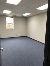 401 W 33rd St, Edmond, OK for lease Interior Photo- Image 2 of 5