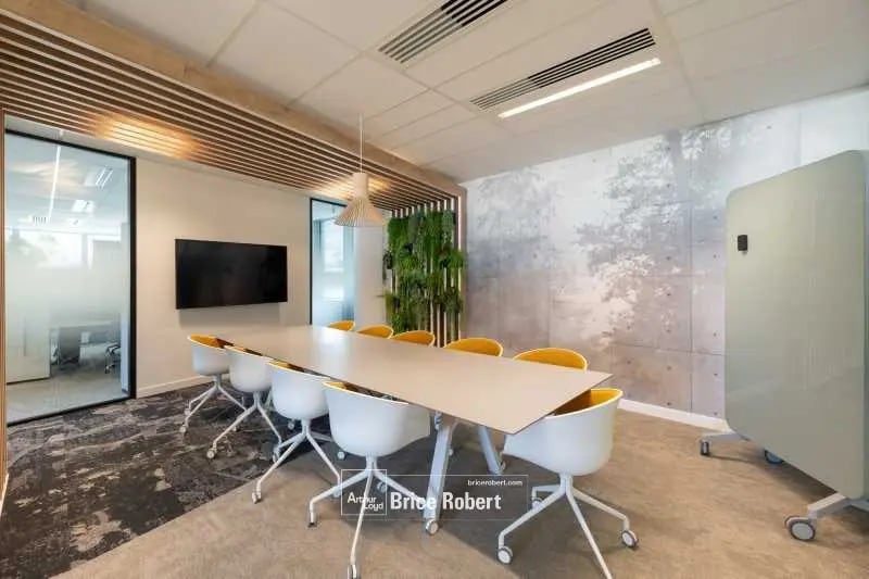 Office in Lyon for lease - Interior Photo - Image 3 of 9