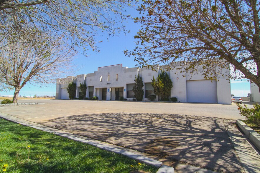45440 Trevor Ave, Lancaster, CA à vendre - Photo du bâtiment - Image 1 de 28
