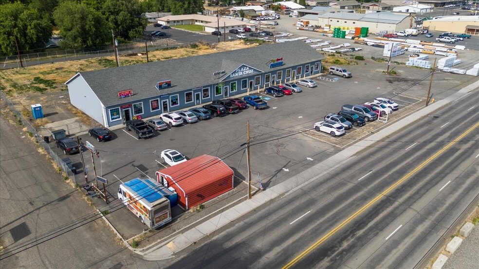 841 W 1st Ave, Toppenish, WA for sale - Building Photo - Image 2 of 26