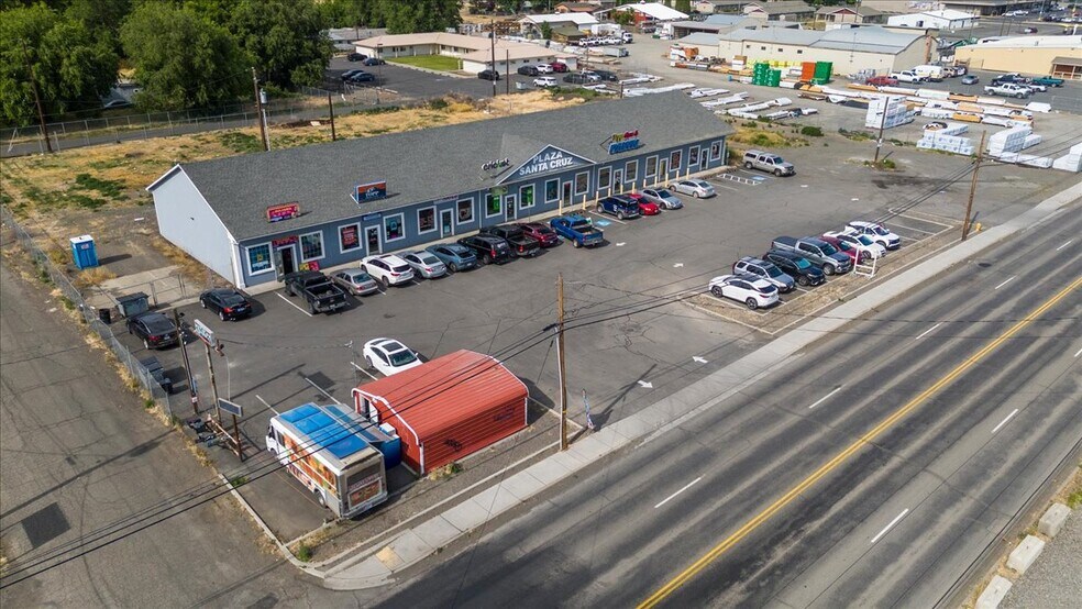 841 W 1st Ave, Toppenish, WA à vendre - Photo du bâtiment - Image 3 de 26