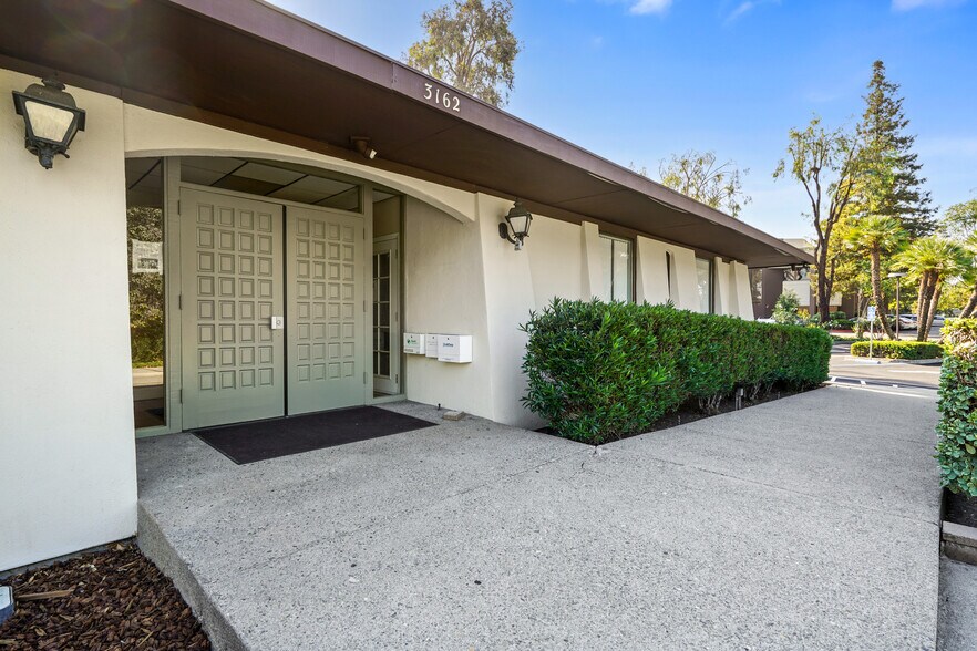 3162 Newberry Dr, San Jose, CA à louer - Photo du bâtiment - Image 2 de 10