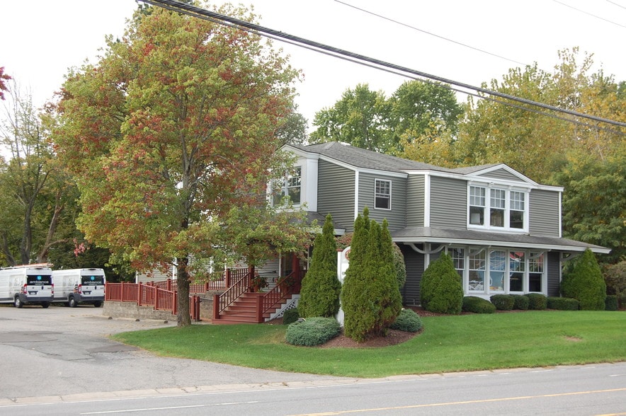 1650 Route 9, Clifton Park, NY à louer - Photo du bâtiment - Image 2 de 14