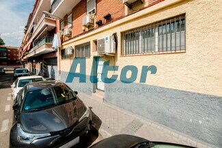 Plus de détails pour Multi-résidentiel à vendre