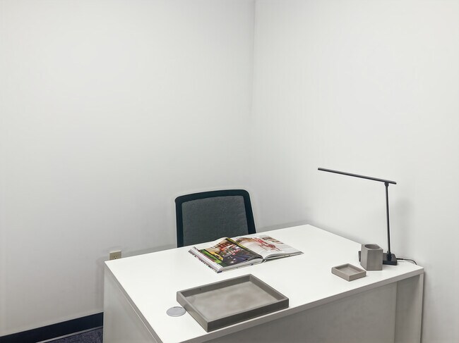 More details for 2000 Cliff Mine Rd, Pittsburgh, PA - Coworking for Lease