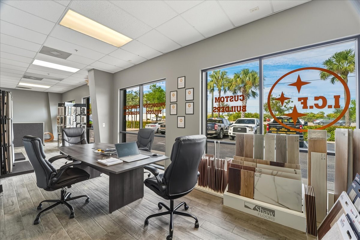 17000 Alico Commerce Ct, Fort Myers, FL 33967 - Unité 1 -  - Photo intérieure - Image 1 of 3