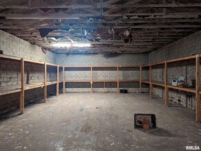 1711 SW Adams St, Peoria, IL for lease Interior Photo- Image 2 of 5