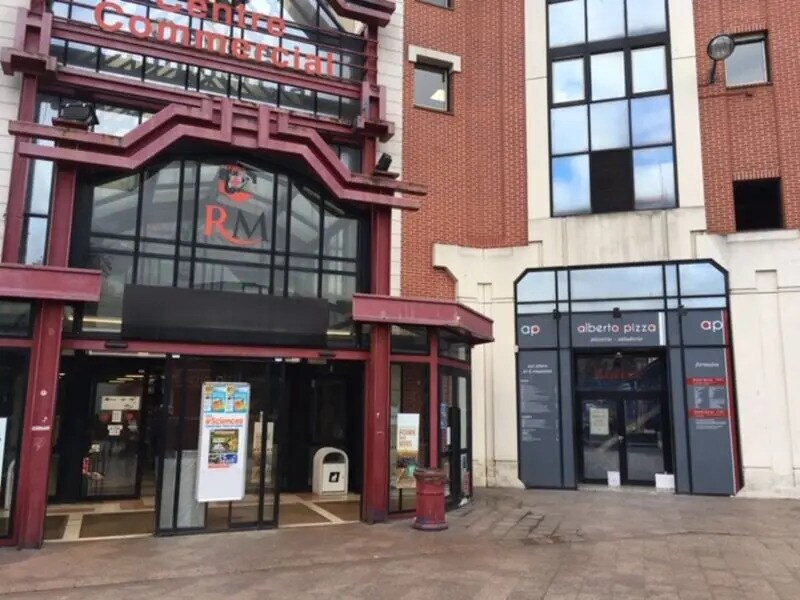 Retail in Rouen for lease Building Photo- Image 1 of 3