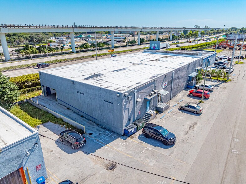 3035 NW 40th St, Miami, FL à vendre - Photo du bâtiment - Image 2 de 5