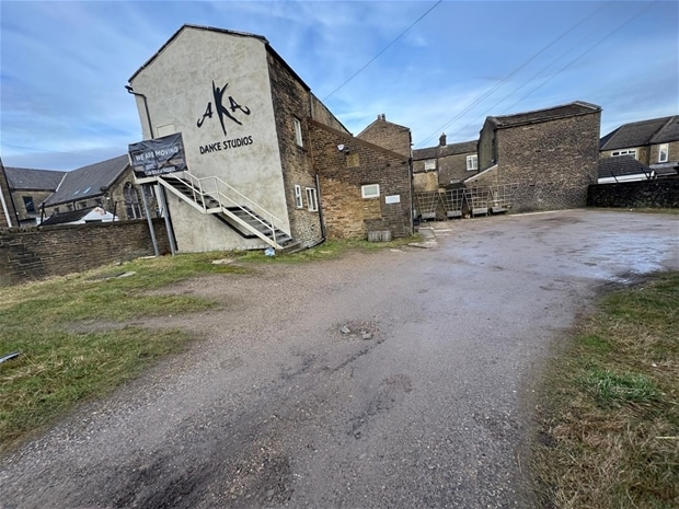 53 West End, Queensbury for lease - Building Photo - Image 2 of 3