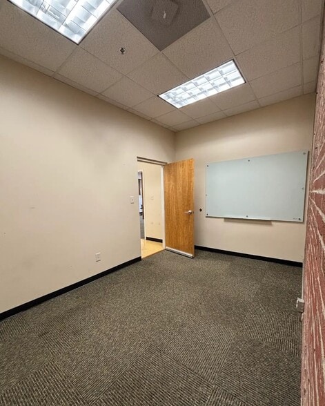 200 N Greensboro St, Carrboro, NC for lease - Interior Photo - Image 2 of 16