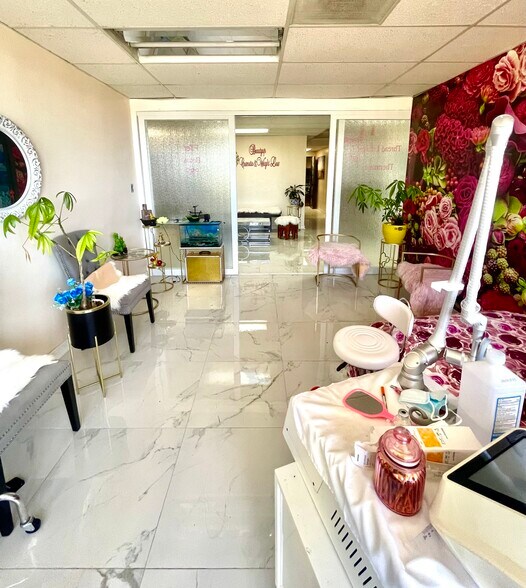 8943-8951 Complex Dr, San Diego, CA à vendre - Photo du bâtiment - Image 3 de 14