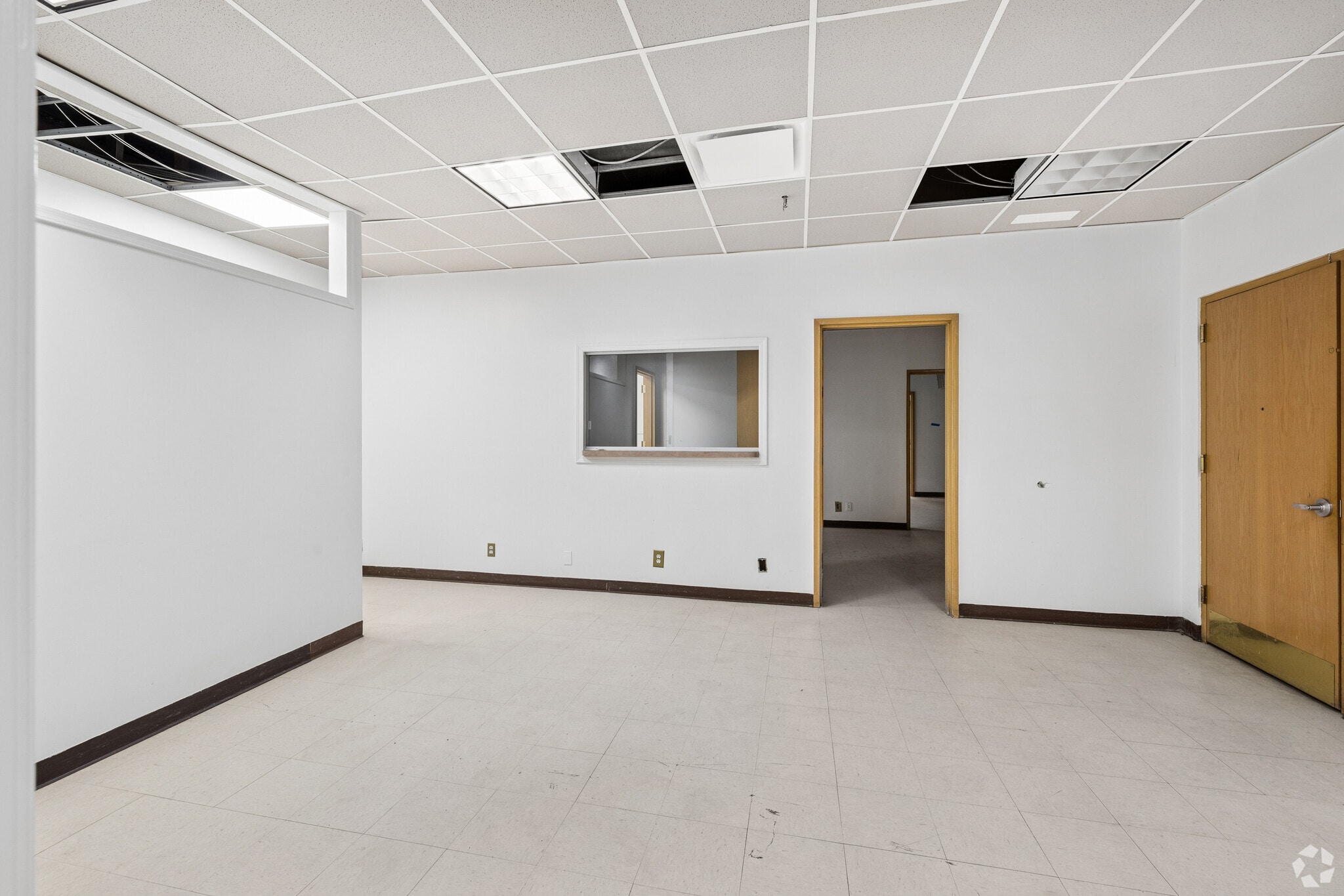 949-955 Yonkers Ave, Yonkers, NY for lease Interior Photo- Image 1 of 4