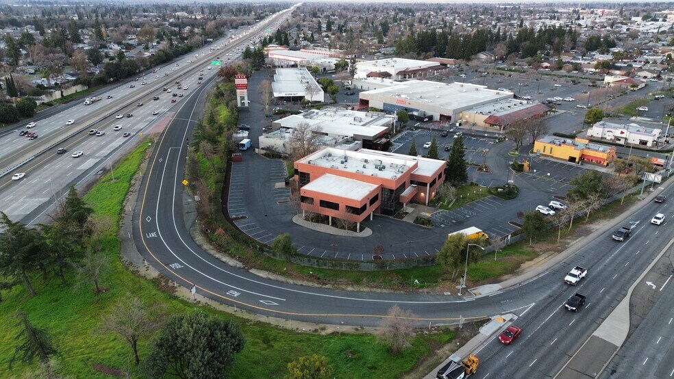 6518 Antelope Rd, Citrus Heights, CA à vendre - Photo du bâtiment - Image 3 de 4