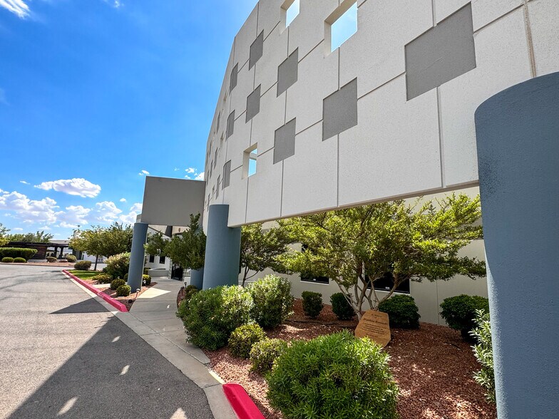 1845 Northwestern Dr, El Paso, TX à louer - Photo du bâtiment - Image 2 de 7