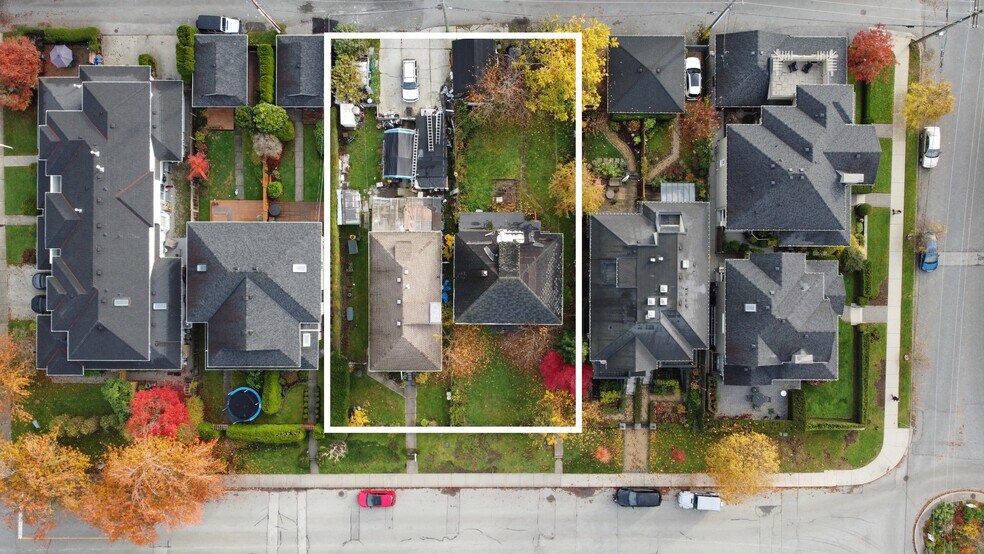 1632 Mahon Av, North Vancouver, BC à vendre - Photo du bâtiment - Image 2 de 3