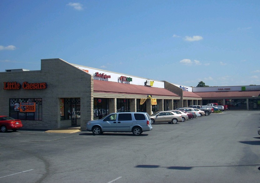 1700 N Locust Ave, Lawrenceburg, TN à louer - Photo principale - Image 1 de 2