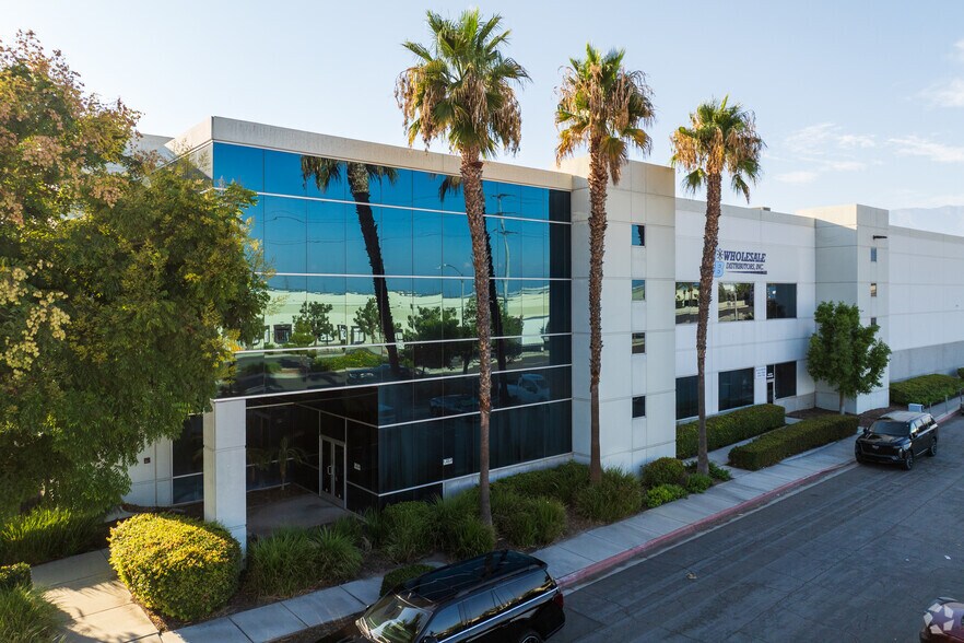 2350 S Milliken Ave, Ontario, CA à vendre - Photo du bâtiment - Image 1 de 4