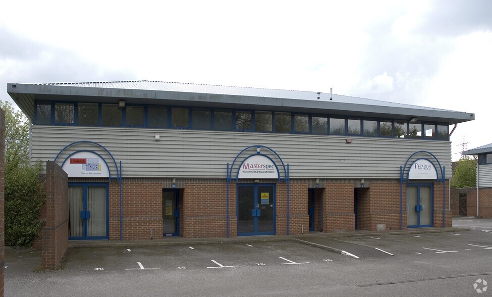 1-3 River Way, Andover à louer - Photo du bâtiment - Image 3 de 5