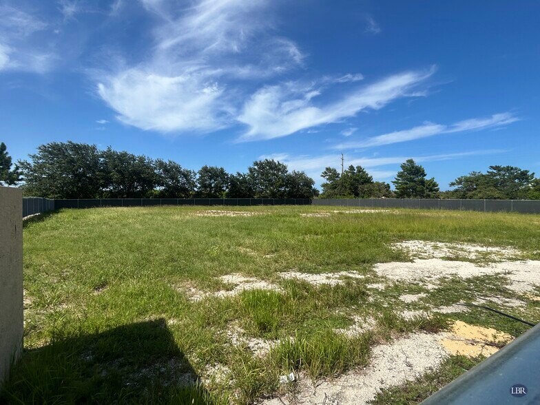 Gus Hipp Blvd, Rockledge, FL à louer - Photo du bâtiment - Image 3 de 4