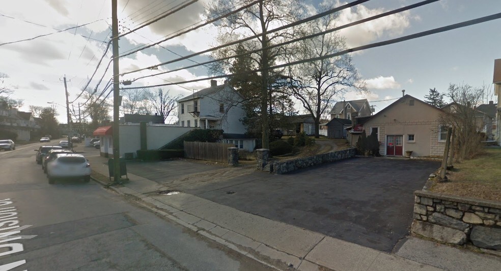 708 N Division St, Peekskill, NY à louer - Photo du bâtiment - Image 2 de 16