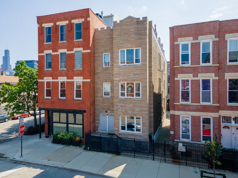 1303 W Ohio St, Chicago, IL à vendre - Photo du bâtiment - Image 2 de 34