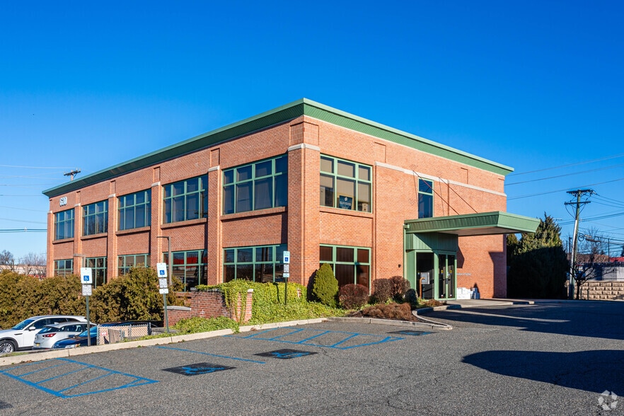 630 Broad St, Carlstadt, NJ for lease - Building Photo - Image 1 of 19