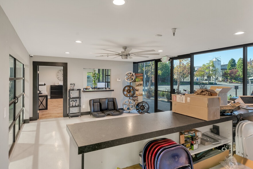 2835 Duke Ct, Santa Rosa, CA à vendre - Photo intérieure - Image 2 de 9