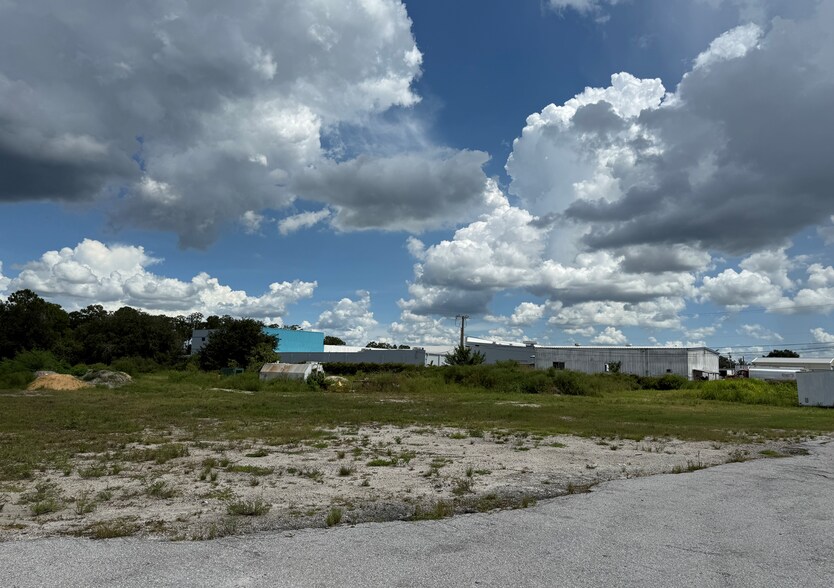 0 Saluda Rd, Lakeland, FL à louer - Photo du bâtiment - Image 3 de 16