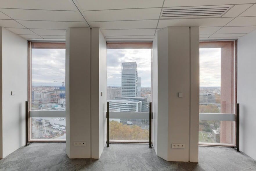 Office in Lyon for lease - Interior Photo - Image 3 of 12