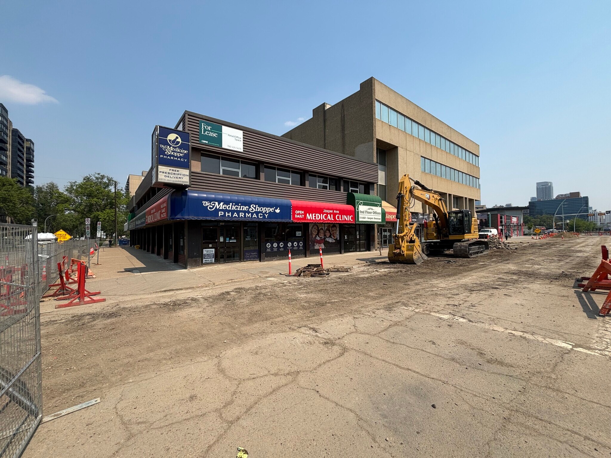 11452 Jasper Av NW, Edmonton, AB à vendre Photo principale- Image 1 de 3