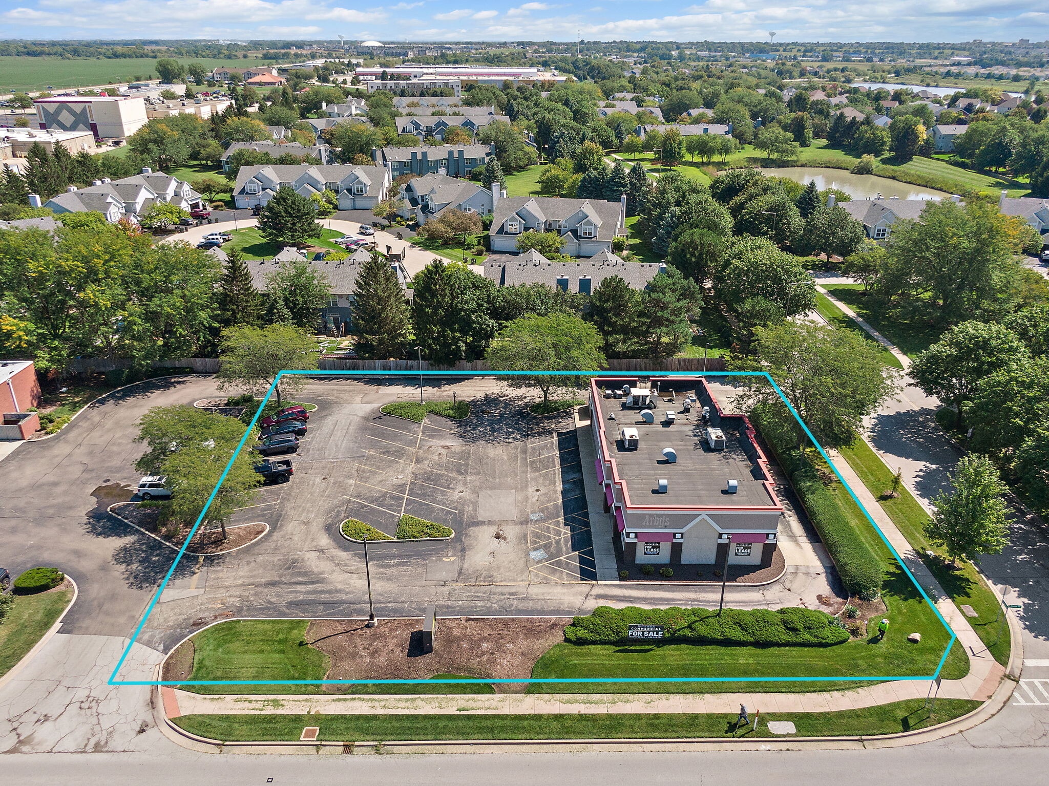 240 Douglas Rd, Oswego, IL for sale Primary Photo- Image 1 of 37