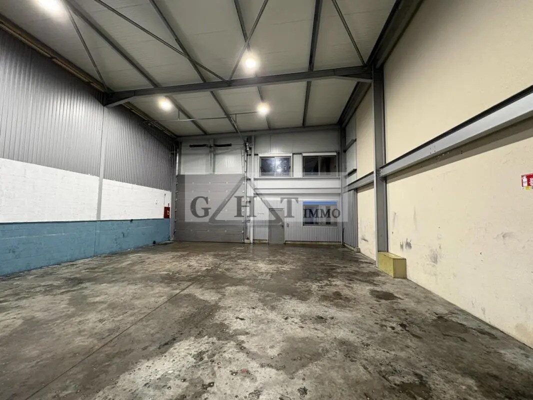 Industrial in Sainte-Geneviève-des-Bois for lease Building Photo- Image 1 of 5