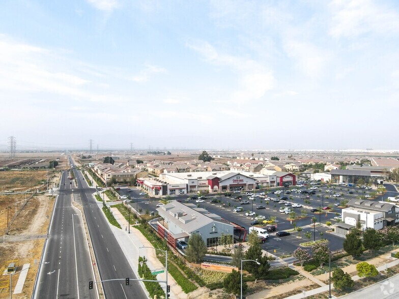 3480 E Ontario Ranch Rd, Ontario, CA à louer - Aérien - Image 2 de 12