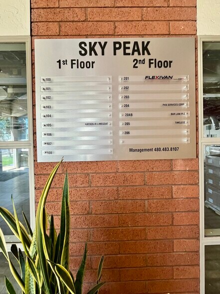 7320 E Butherus Dr, Scottsdale, AZ à louer - Photo du bâtiment - Image 3 de 17