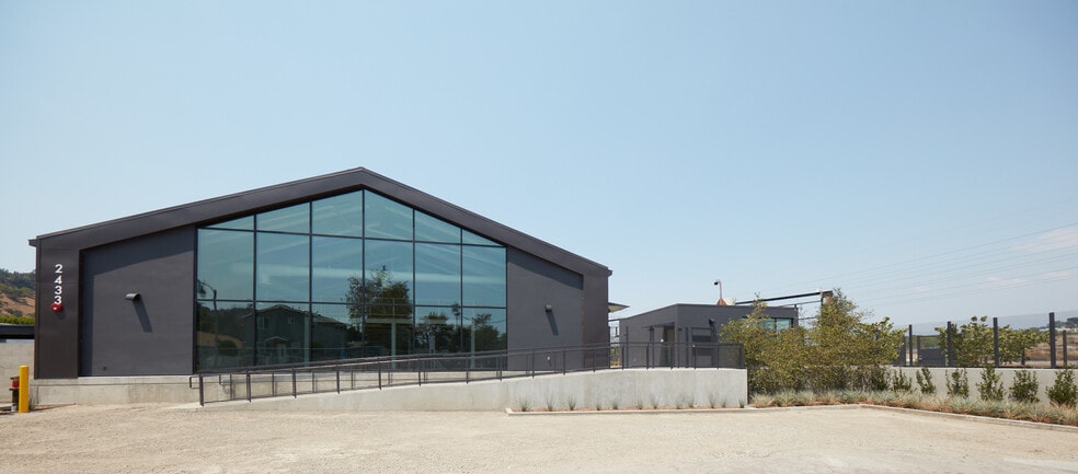 2427-2433 Birkdale St, Los Angeles, CA for lease - Building Photo - Image 2 of 10