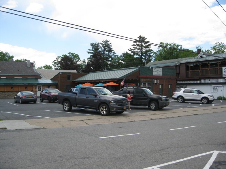 320 Canada St, Lake George, NY à vendre - Photo du bâtiment - Image 3 de 8
