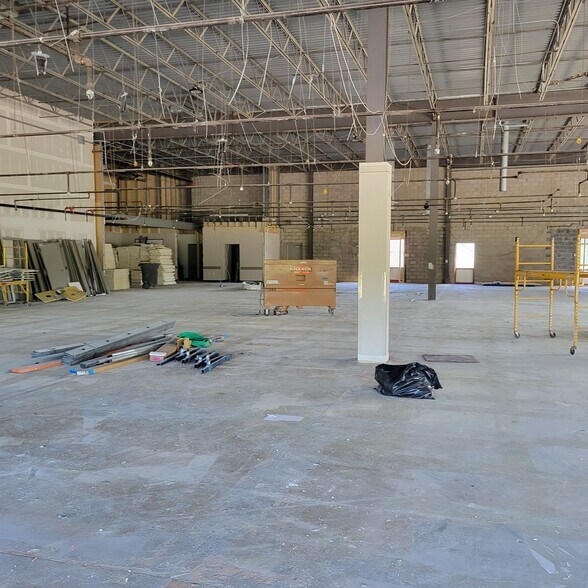 900 Corporate Blvd, Newburgh, NY à louer - Photo du bâtiment - Image 1 de 16