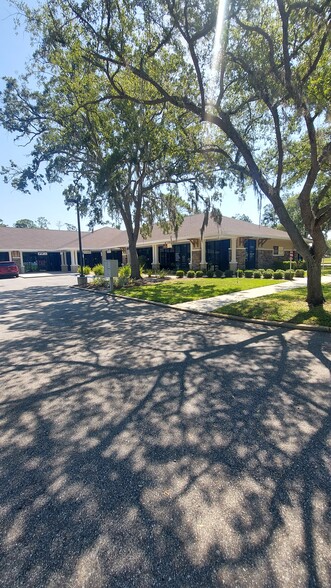 301 East Lake Woodlands Pkwy, Oldsmar, FL à vendre - Photo du bâtiment - Image 2 de 3