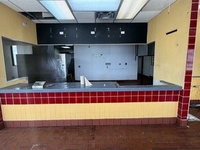 590 Roosevelt Rd, Glen Ellyn, IL for sale Interior Photo- Image 2 of 2