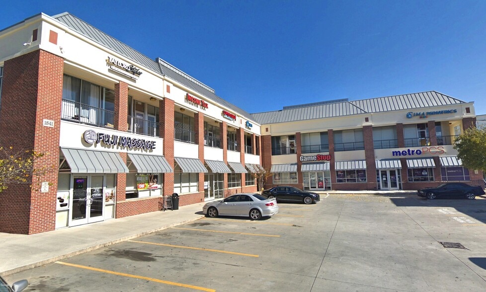 Peachtree Industrial Blvd, Chamblee, GA for lease - Building Photo - Image 3 of 13