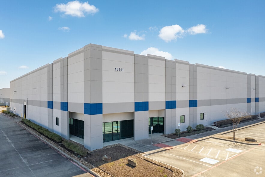 16501 Central Green Blvd, Houston, TX for lease - Primary Photo - Image 1 of 7